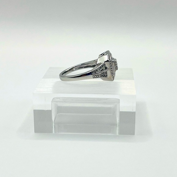 0.70 CT Cushion Cut Natural Diamond Baguette Silver Ring - Picture 3 of 6